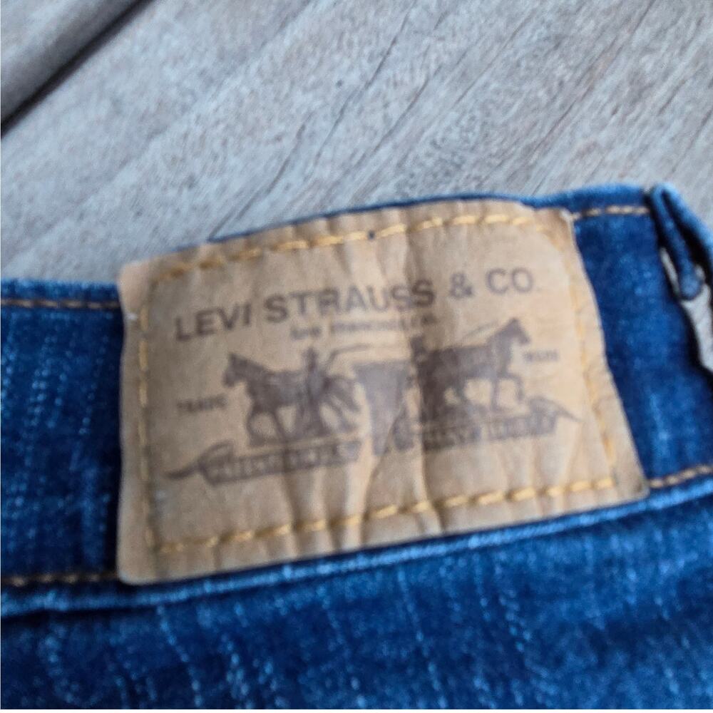 Levi's 548 Jeans Blue Perfectly Slimming Bermuda Medium Wash Womens 12 - Picture 2 of 10